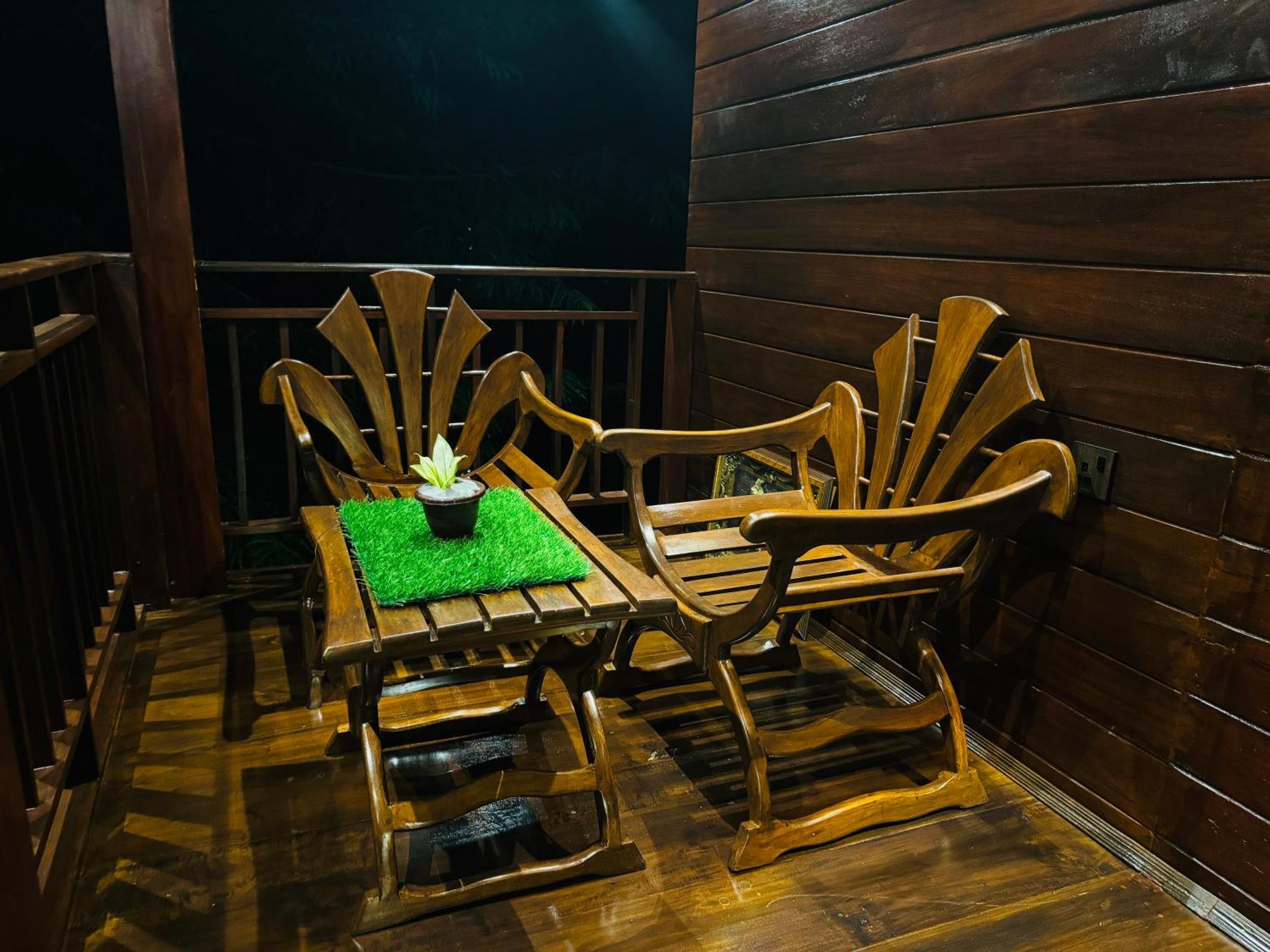 Hotel River Front ティッサマハーラーマ エクステリア 写真