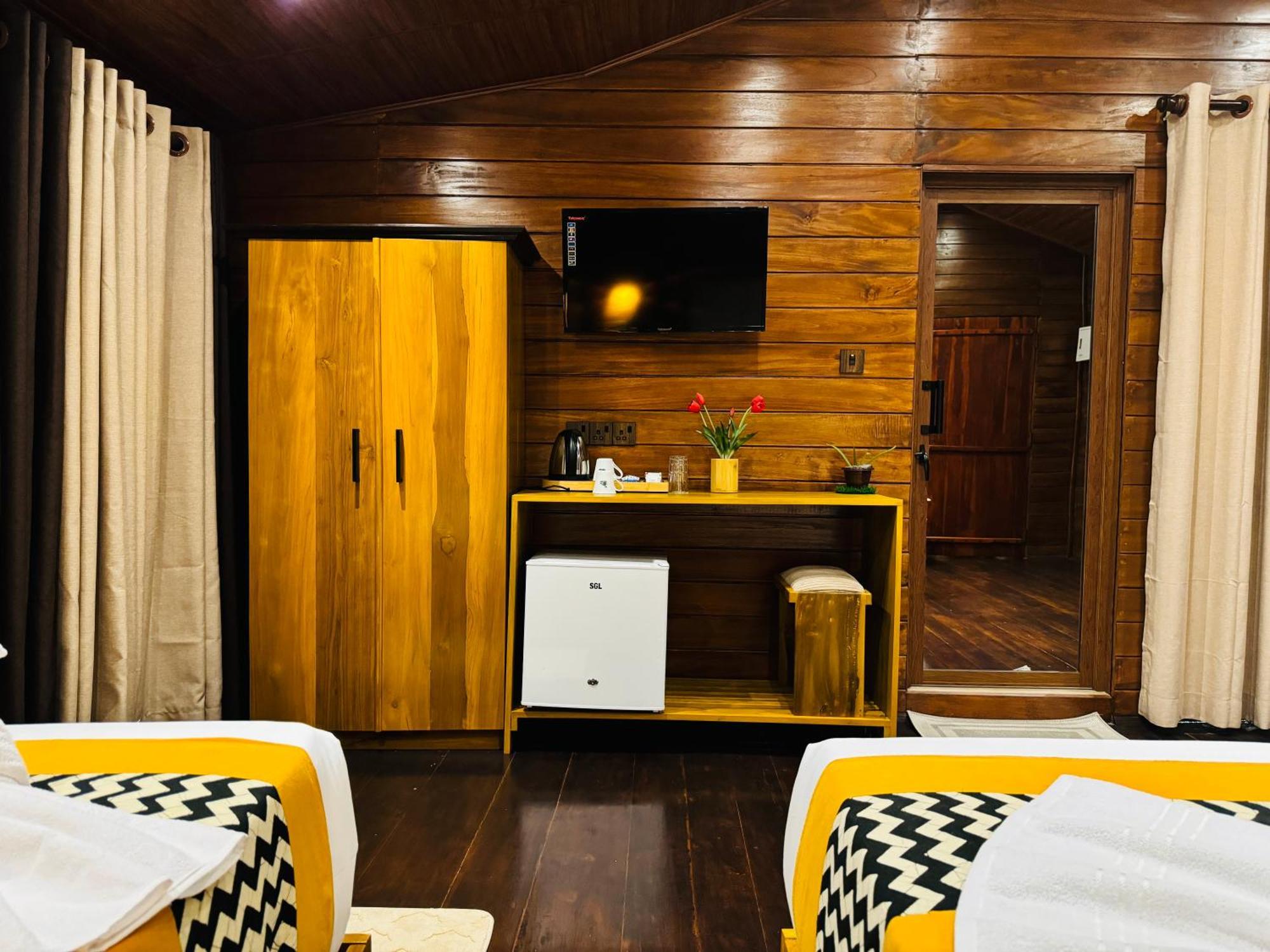 Hotel River Front ティッサマハーラーマ エクステリア 写真
